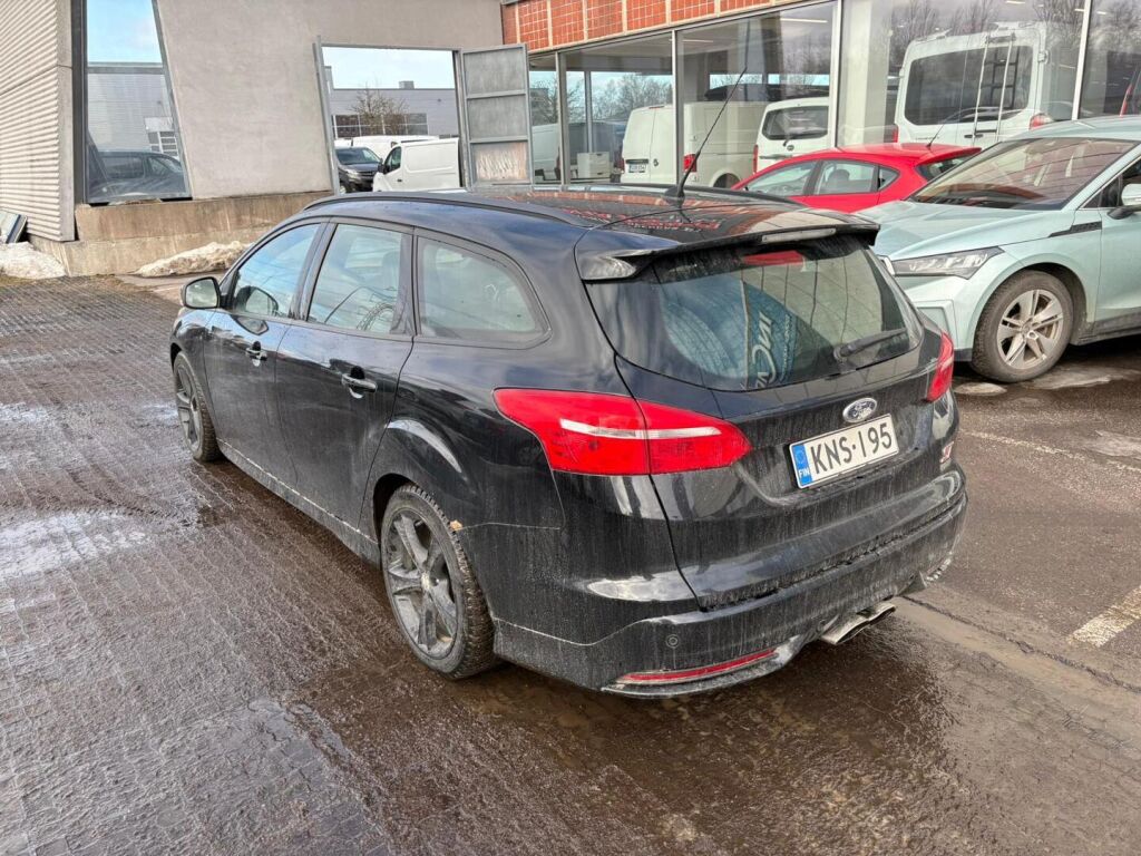 Ford Focus 2016 Musta