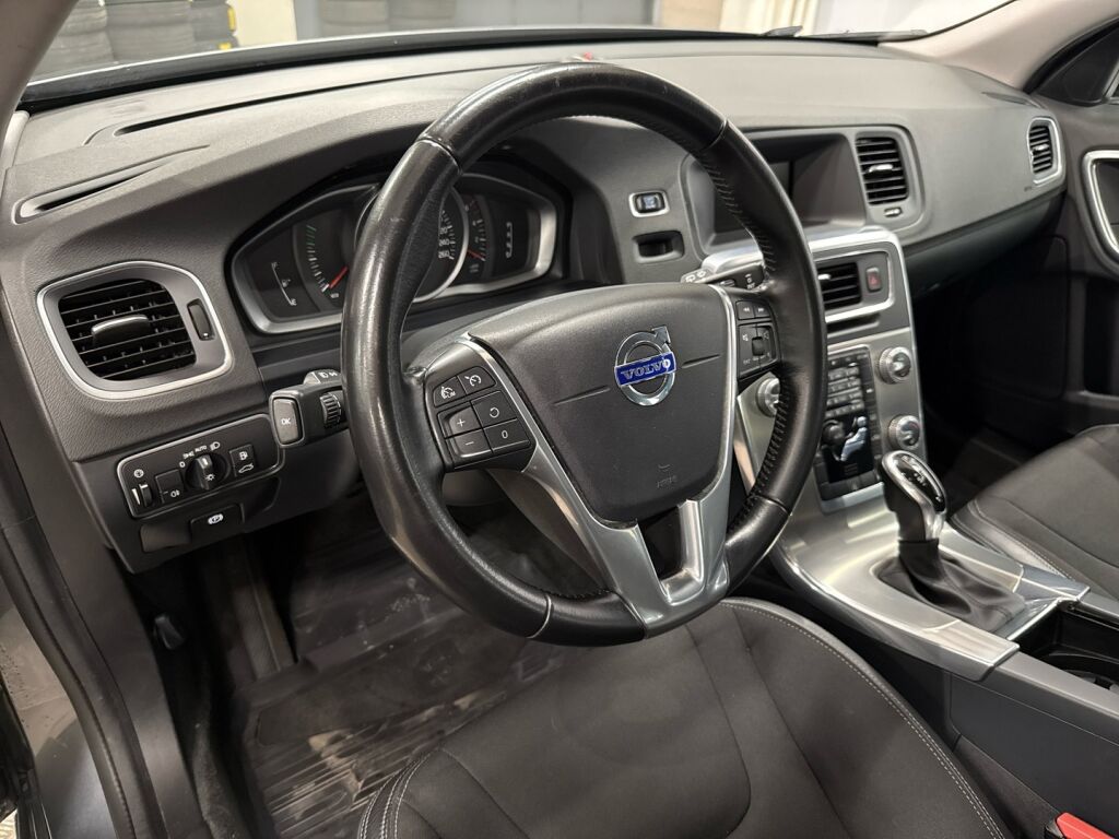 Volvo V60 Cross Country 2016 Harmaa