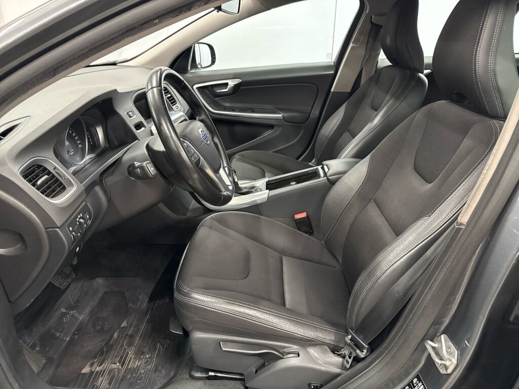 Volvo V60 Cross Country 2016 Harmaa