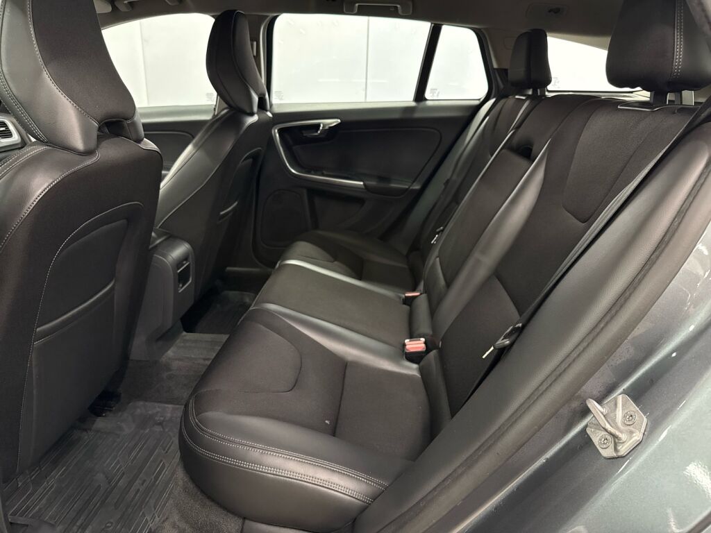 Volvo V60 Cross Country 2016 Harmaa