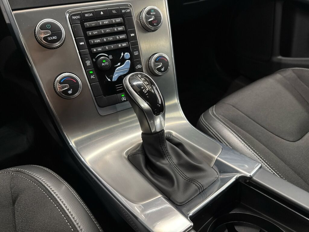 Volvo V60 Cross Country 2016 Harmaa