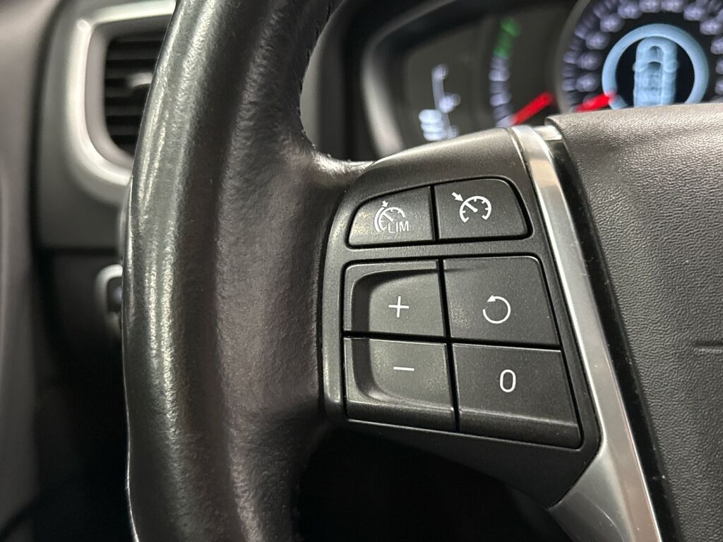 Volvo V60 Cross Country 2016 Harmaa