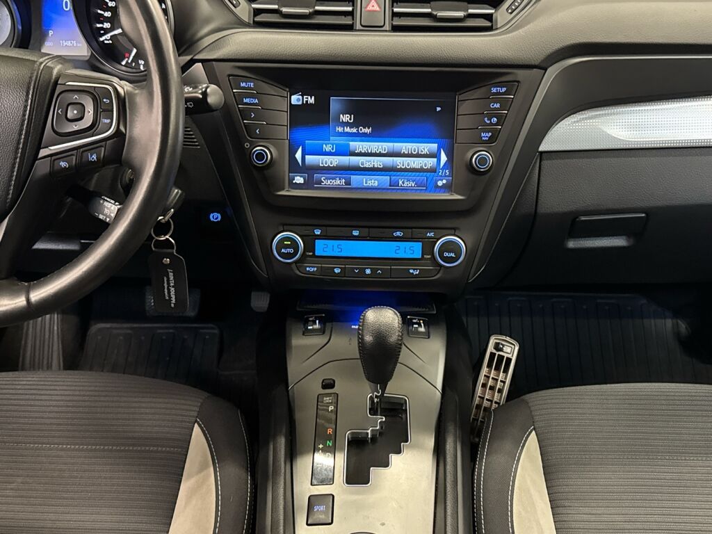 Toyota Avensis 2016 Sininen