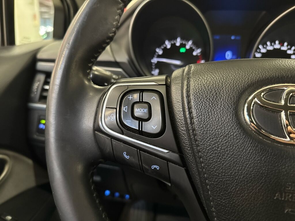 Toyota Avensis 2016 Sininen