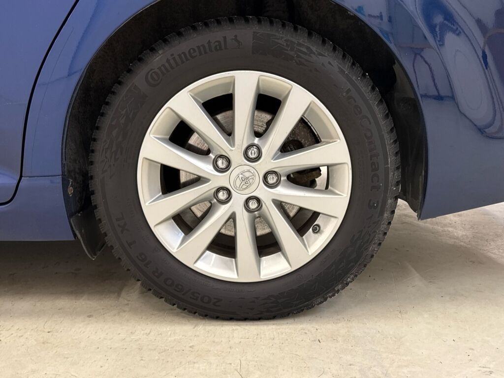 Toyota Avensis 2016 Sininen