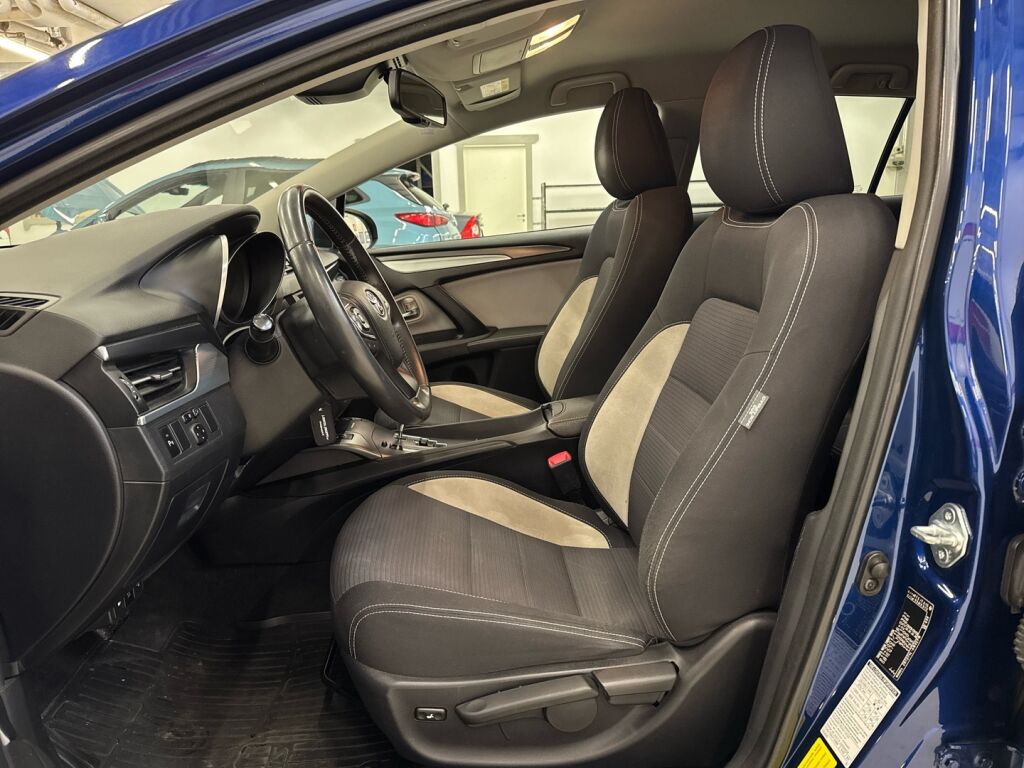 Toyota Avensis 2016 Sininen