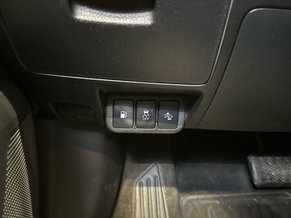 Toyota Avensis 2016 Sininen