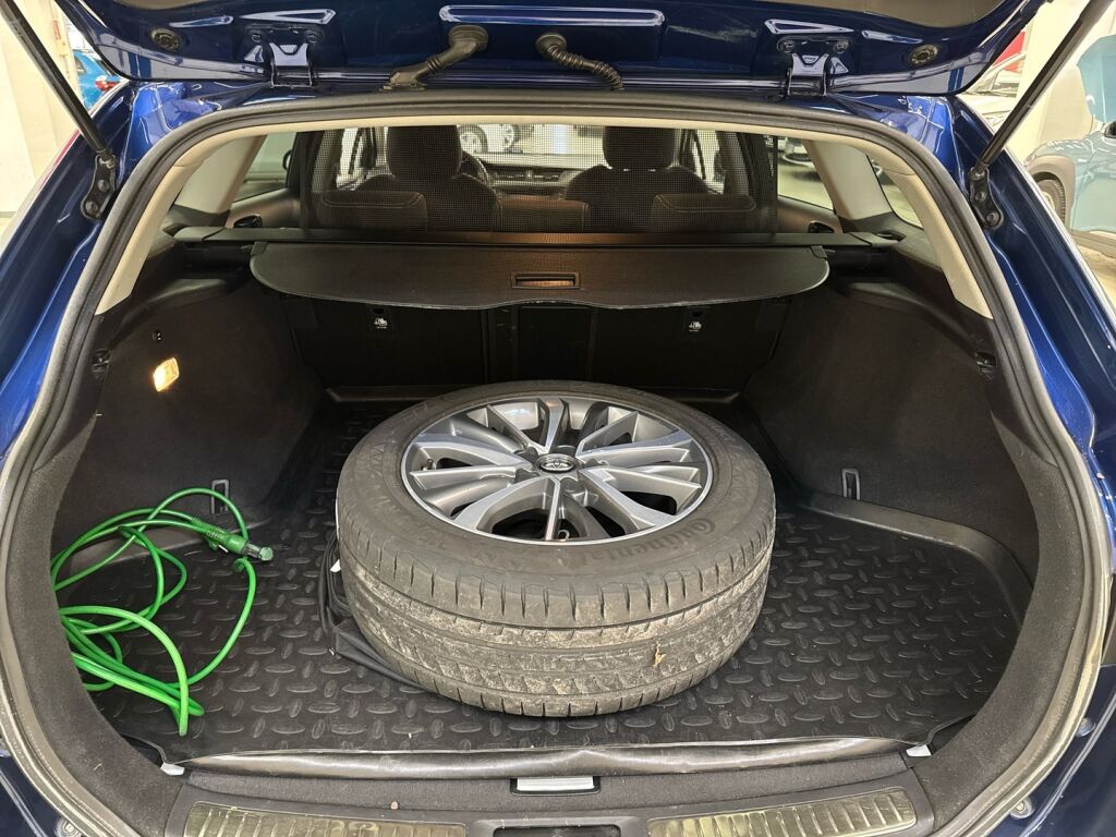 Toyota Avensis 2016 Sininen