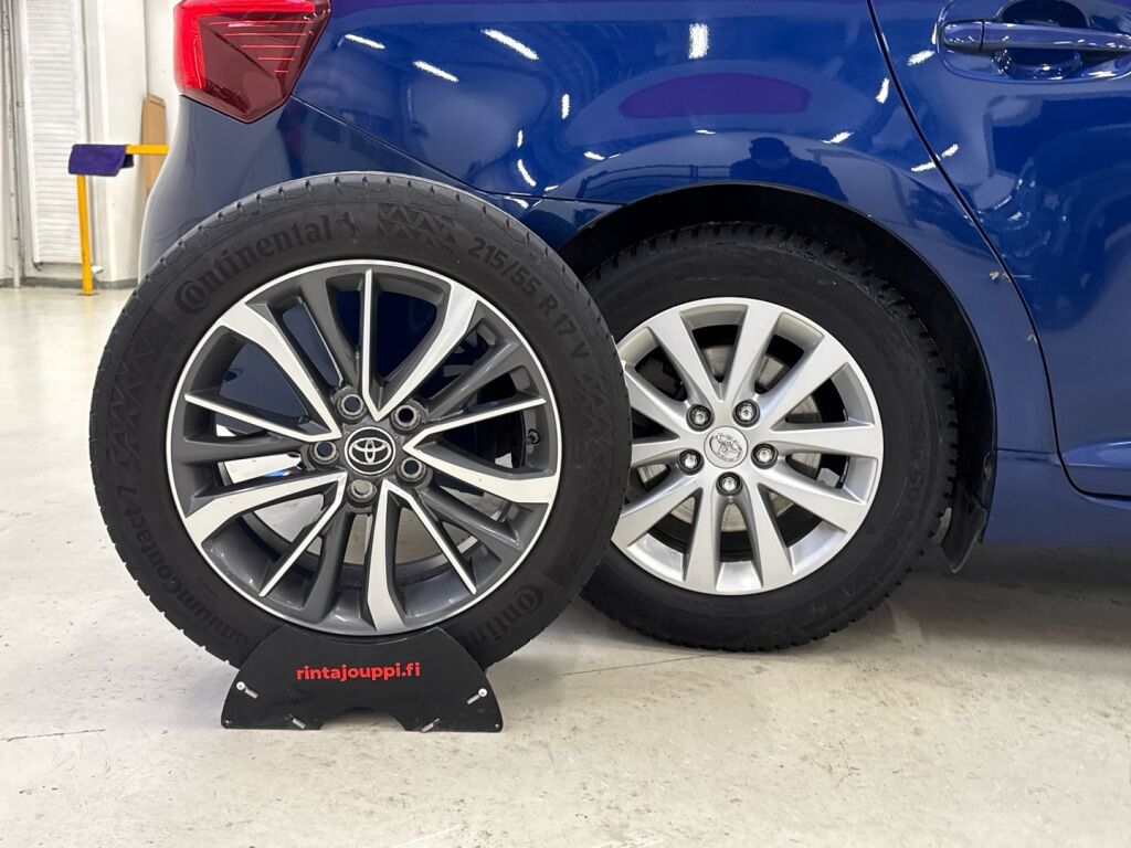 Toyota Avensis 2016 Sininen