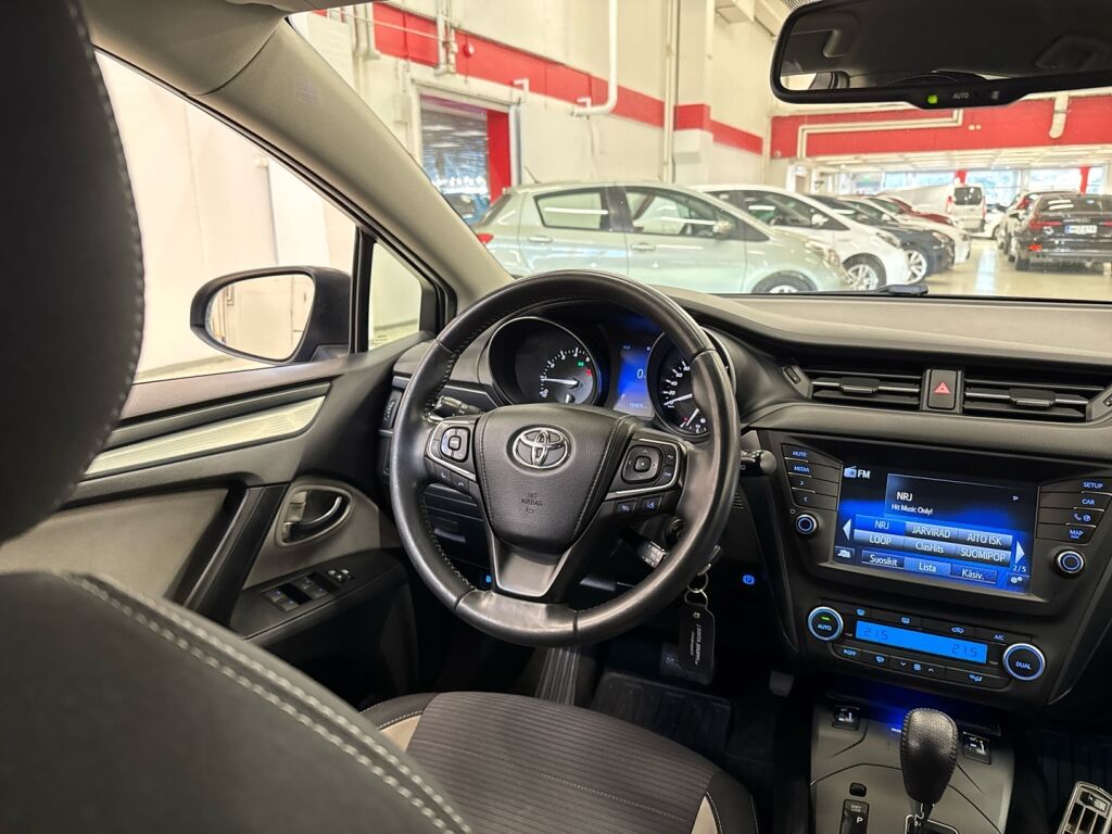 Toyota Avensis 2016 Sininen