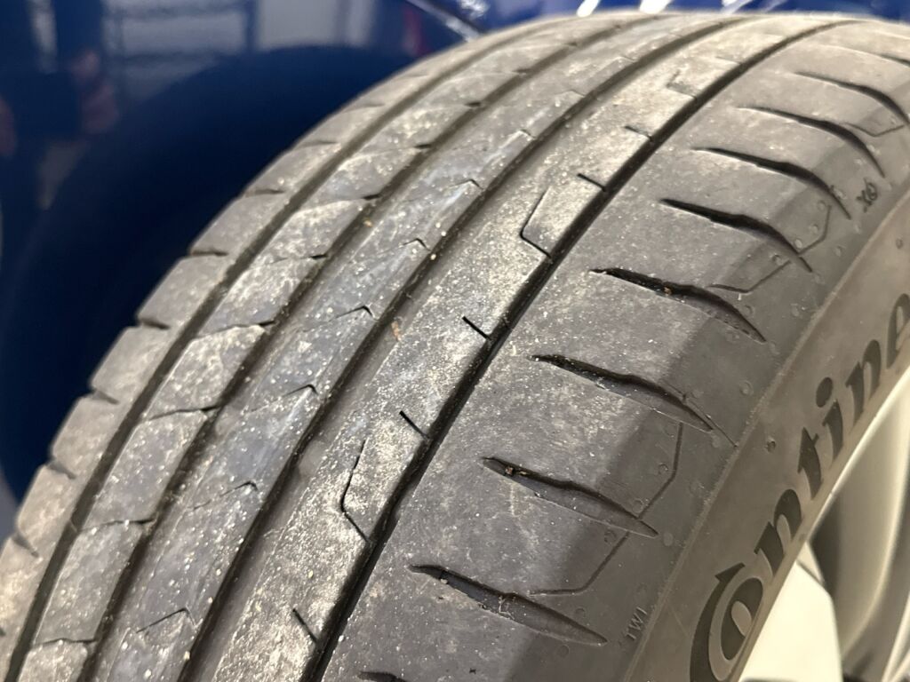 Toyota Avensis 2016 Sininen