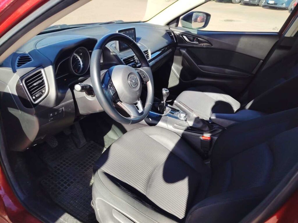 Mazda Mazda3 2016 Punainen