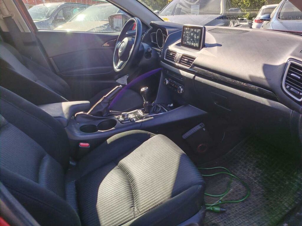 Mazda Mazda3 2016 Punainen