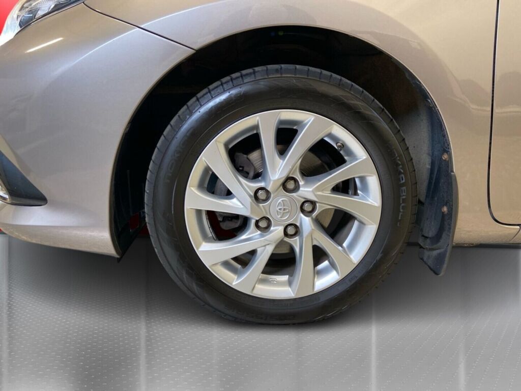 Toyota Auris 2016 Ruskea (beige)
