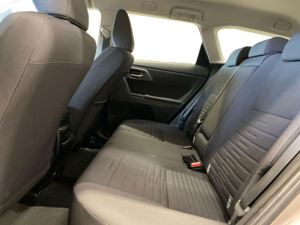 Toyota Auris 2016 Ruskea (beige)