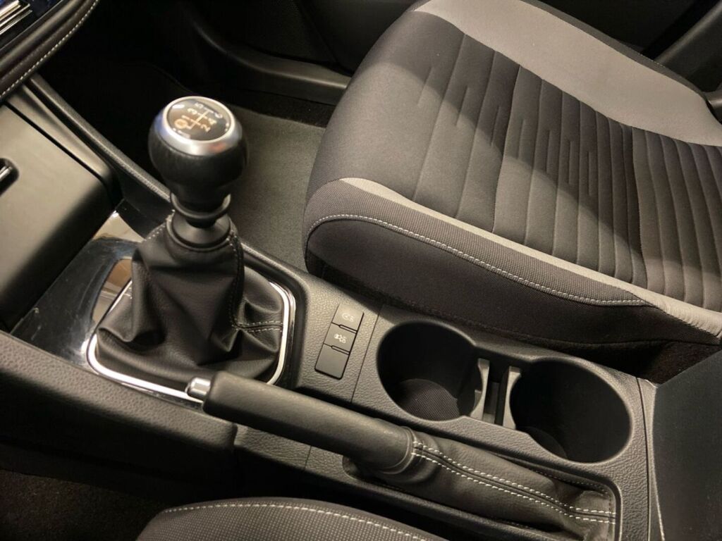 Toyota Auris 2016 Ruskea (beige)