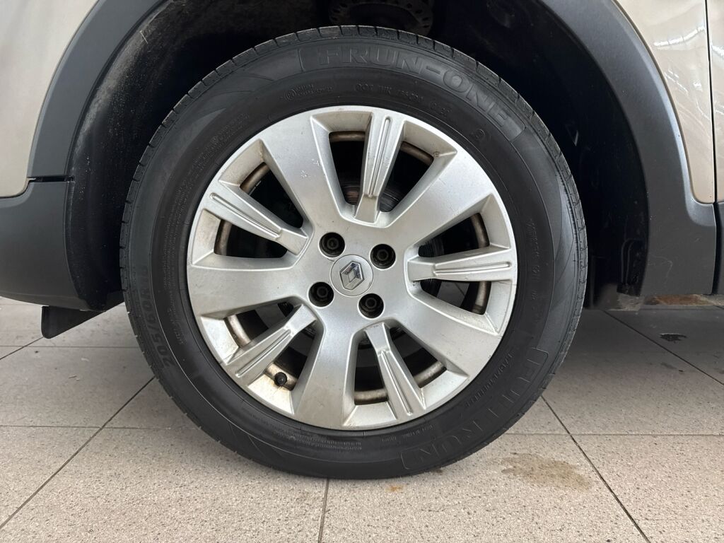 Renault Captur 2016 Ruskea (beige)