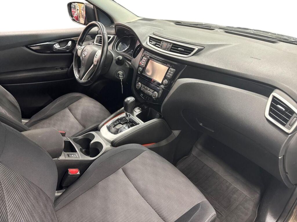 Nissan Qashqai 2016 Ruskea (beige)