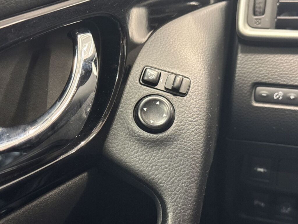 Nissan Qashqai 2016 Ruskea (beige)