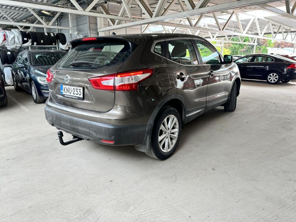 Nissan Qashqai 2016 Ruskea (beige)