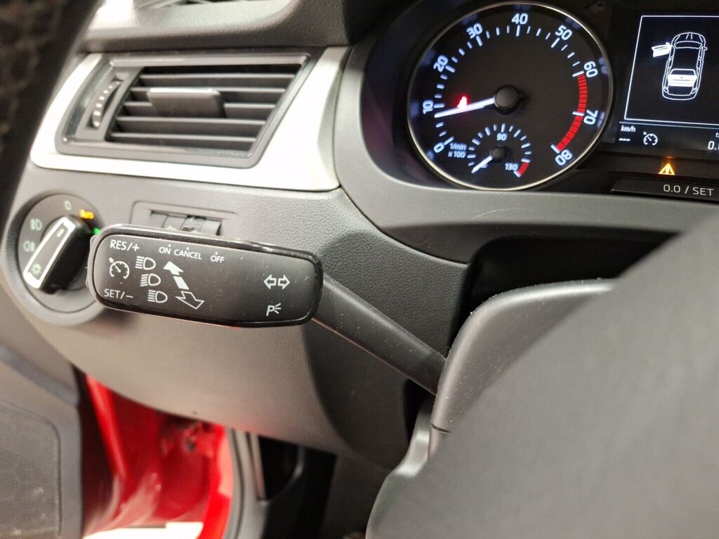 Skoda Rapid 2016 Punainen