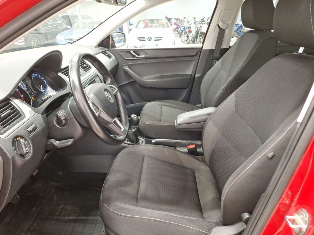 Skoda Rapid 2016 Punainen