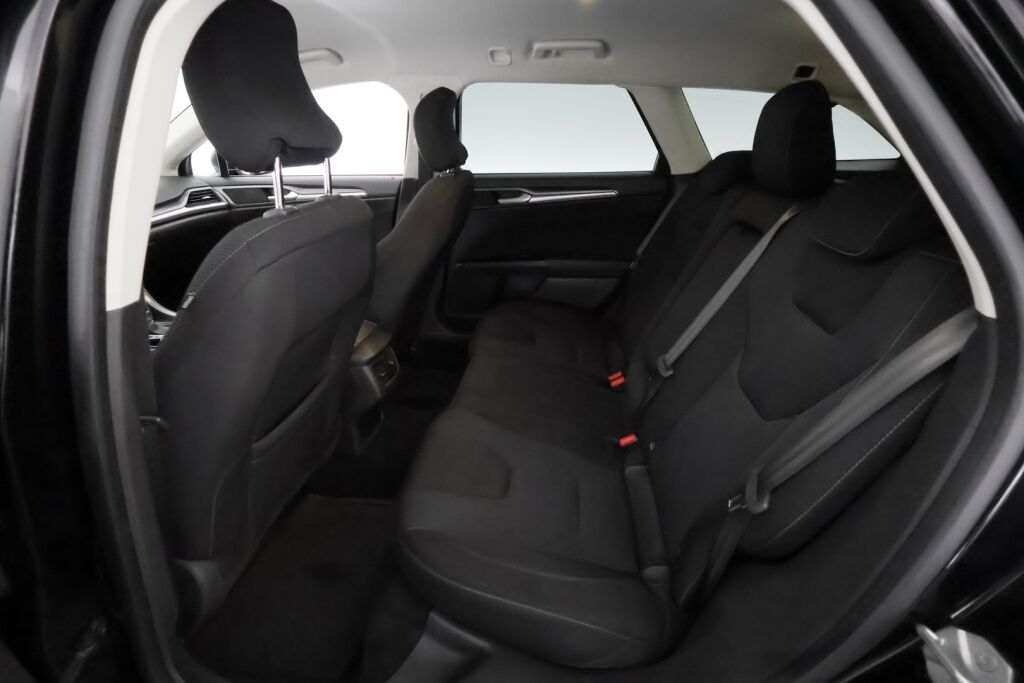 Ford Mondeo 2016 Musta