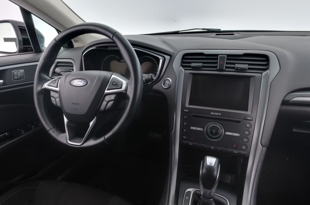 Ford Mondeo 2016 Musta