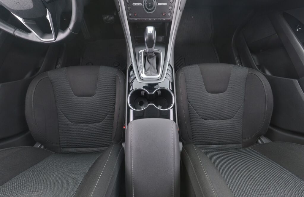 Ford Mondeo 2016 Musta