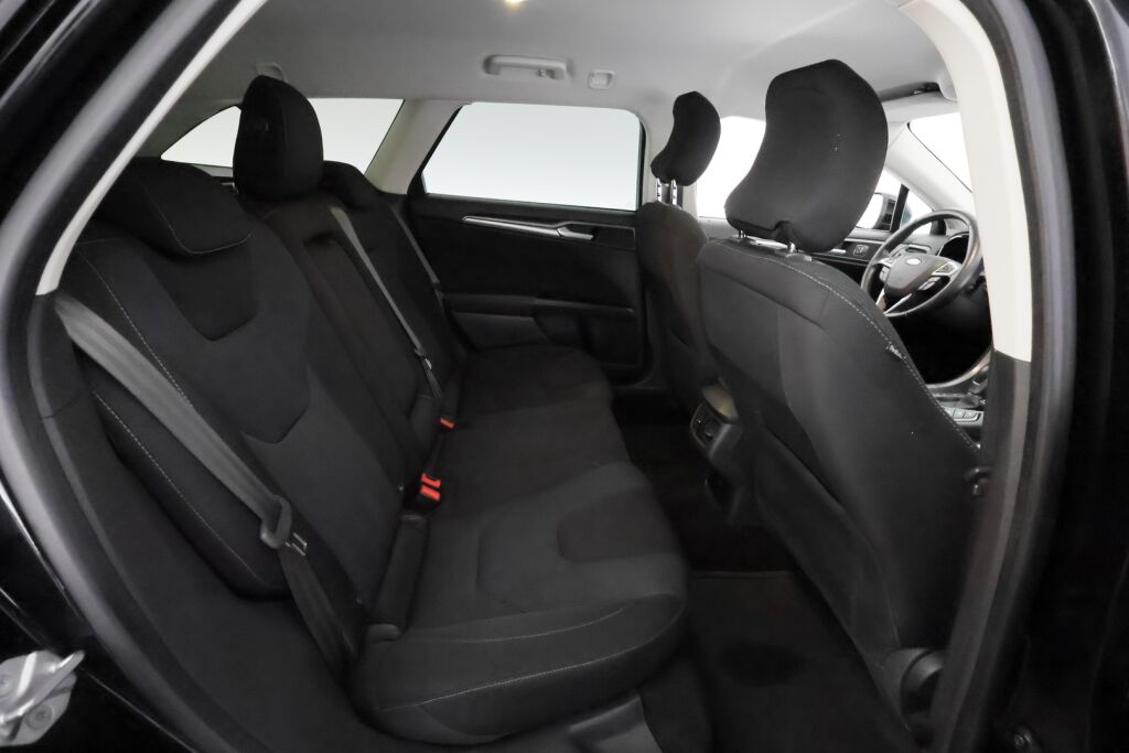 Ford Mondeo 2016 Musta