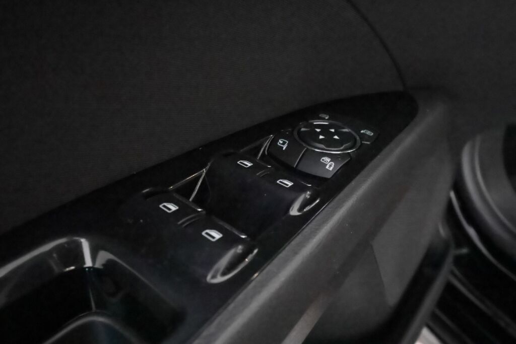 Ford Mondeo 2016 Musta