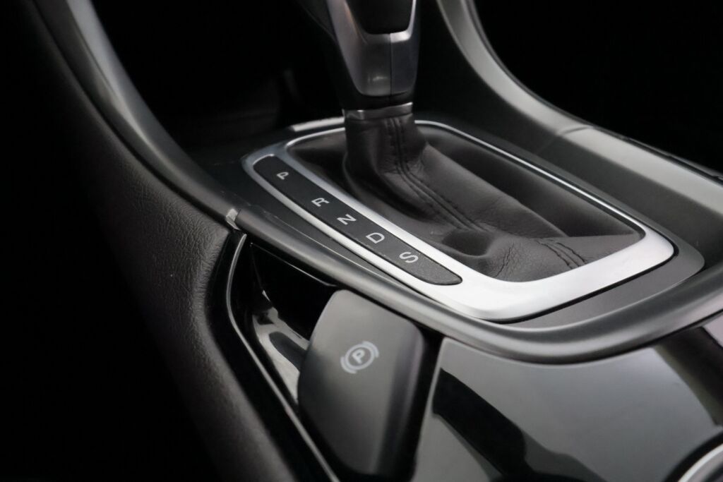 Ford Mondeo 2016 Musta