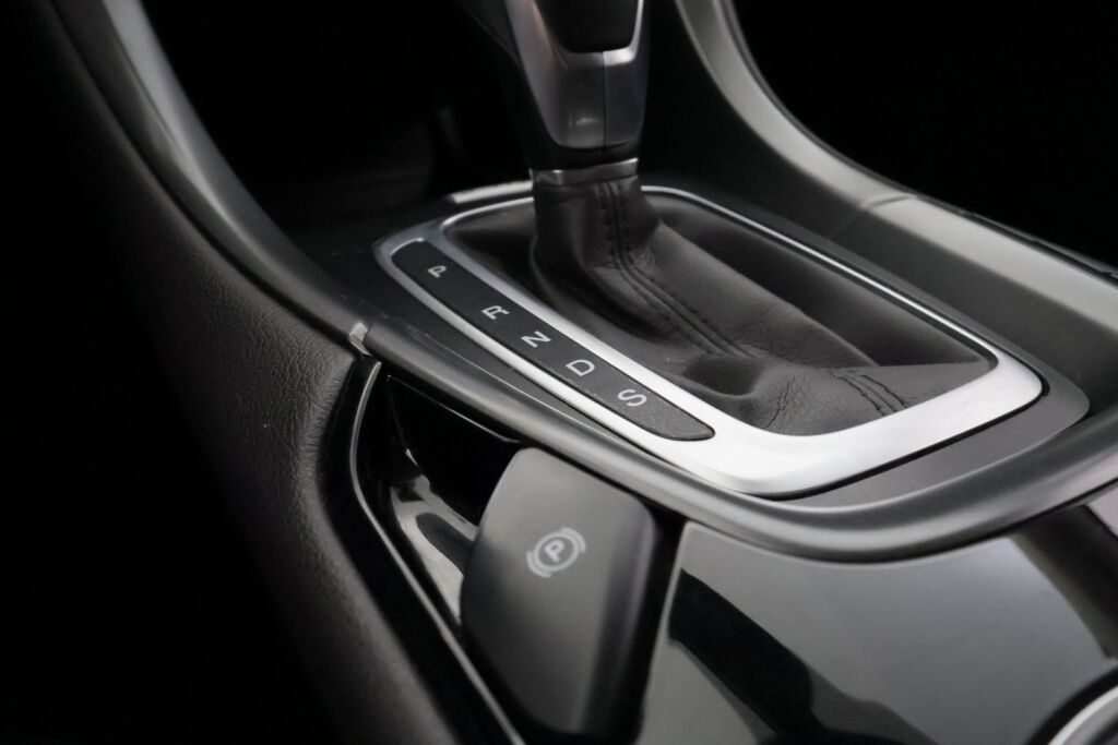 Ford Mondeo 2016 Musta