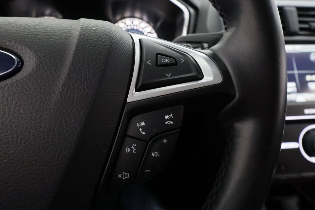 Ford Mondeo 2016 Musta