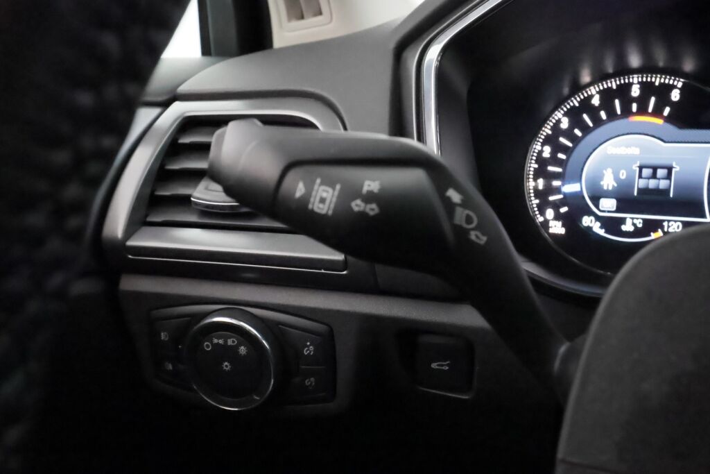 Ford Mondeo 2016 Musta