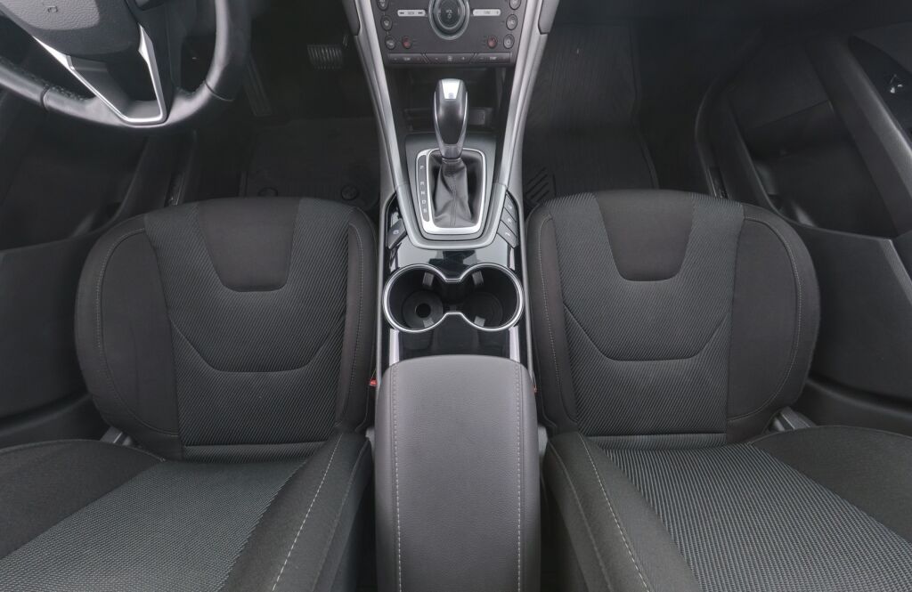 Ford Mondeo 2016 Musta