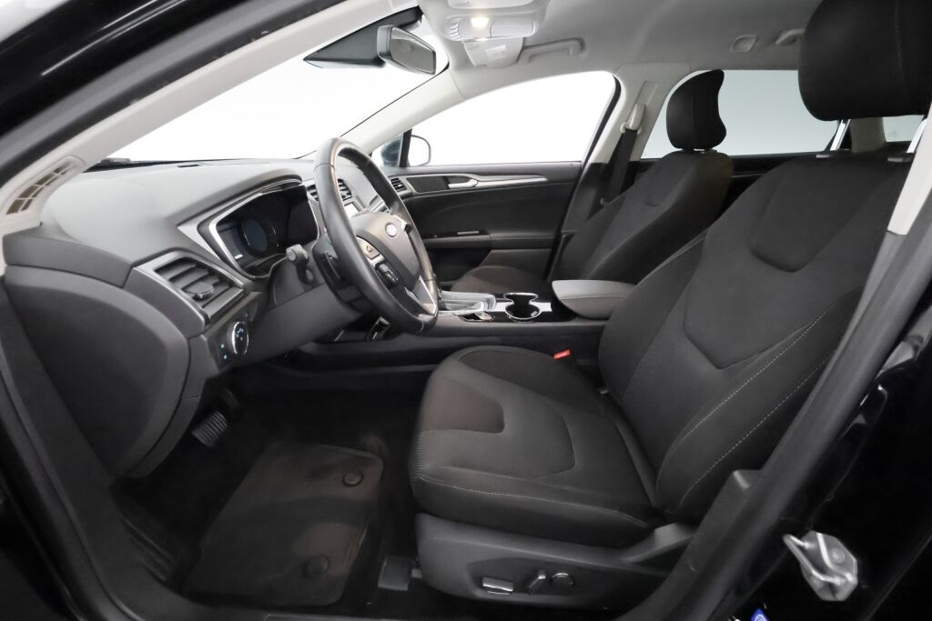 Ford Mondeo 2016 Musta