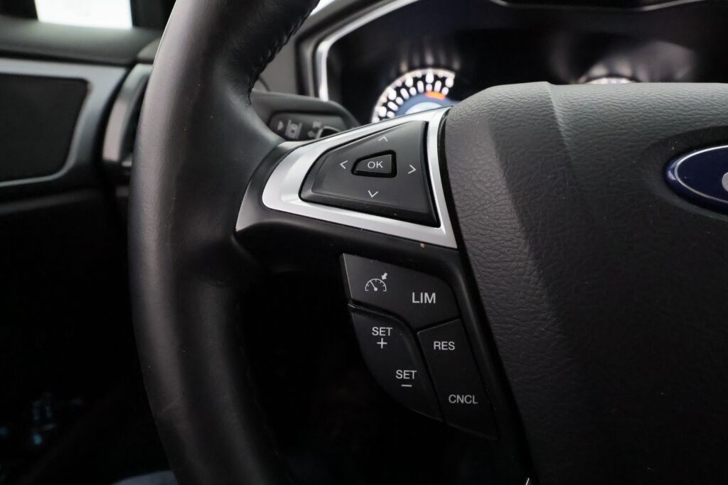 Ford Mondeo 2016 Musta