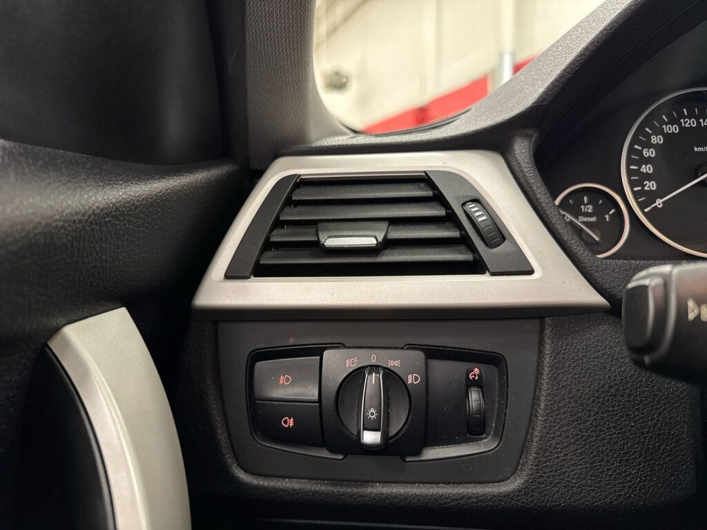 BMW 320 2017 Sininen