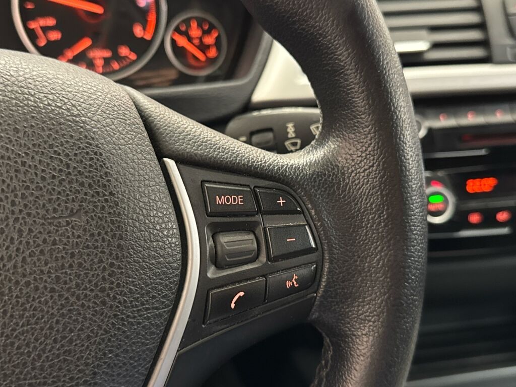 BMW 320 2017 Sininen