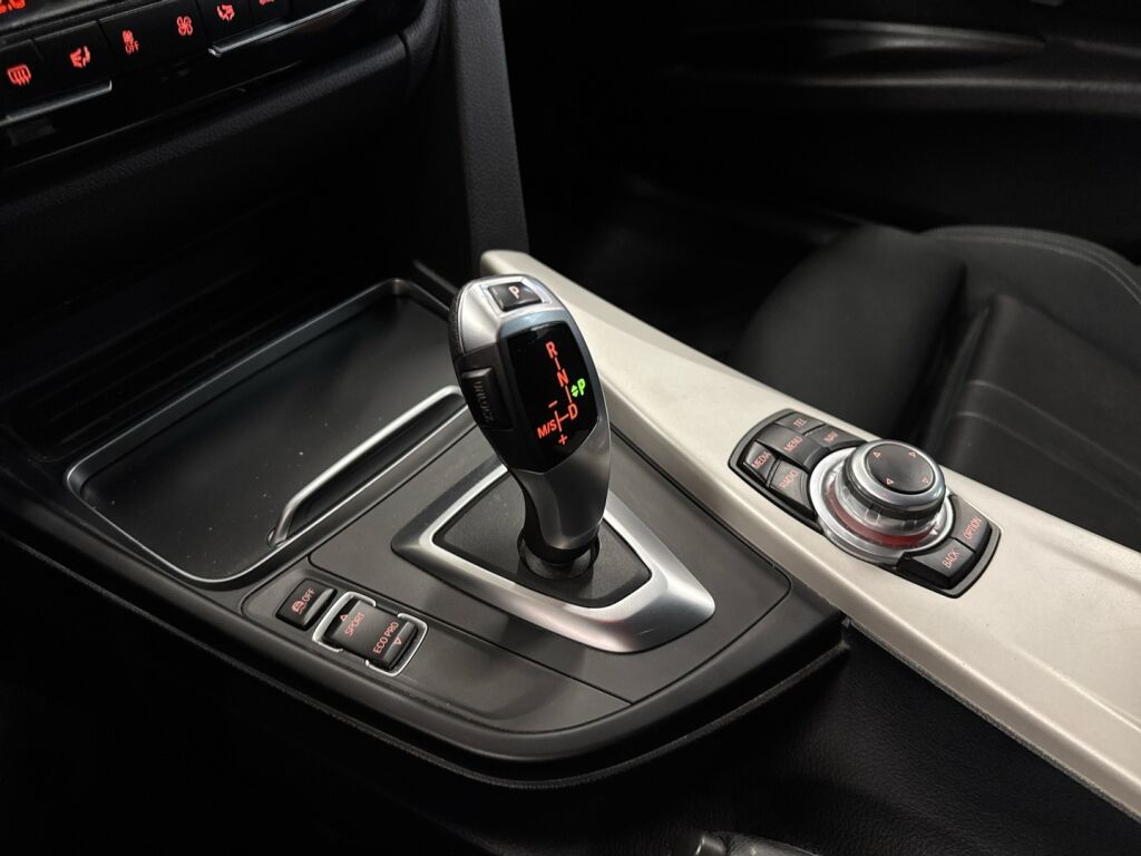 BMW 320 2017 Sininen