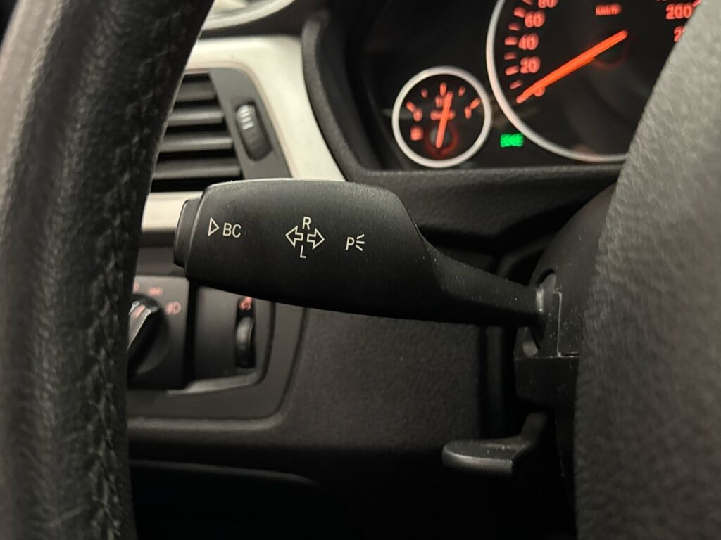 BMW 320 2017 Sininen