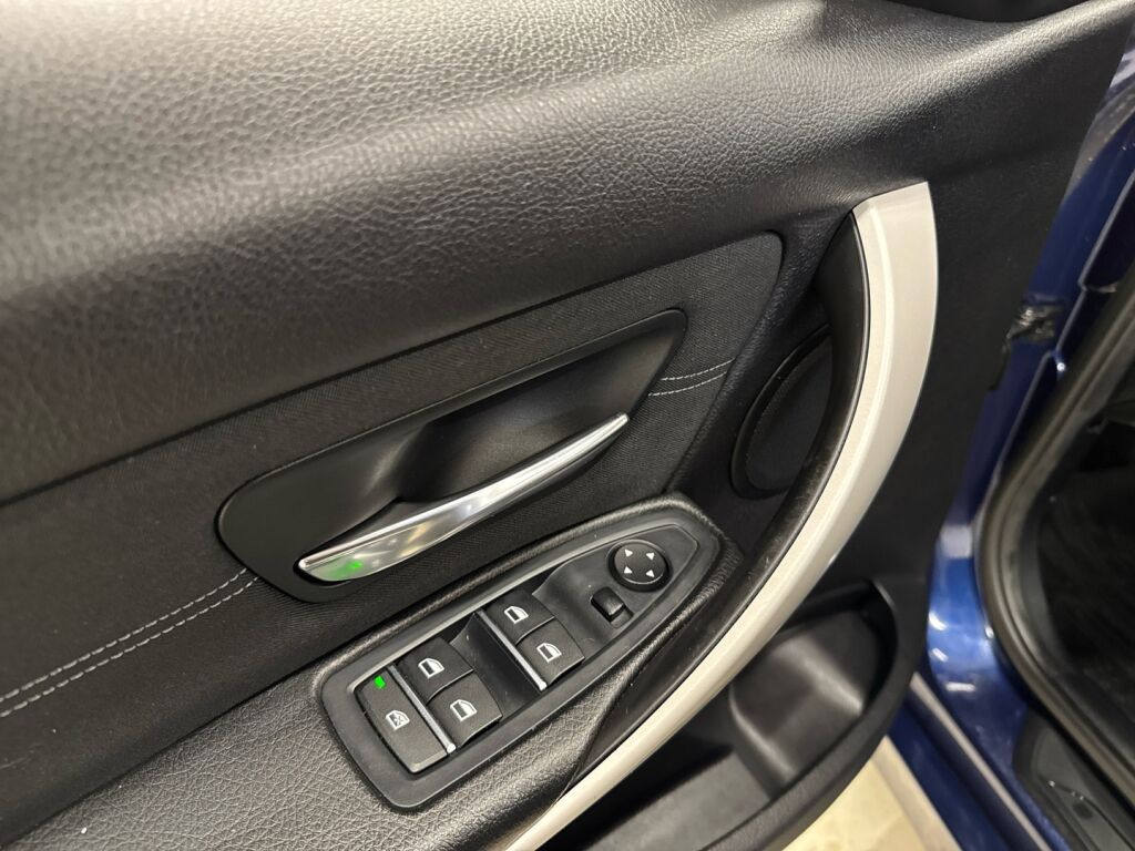 BMW 320 2017 Sininen