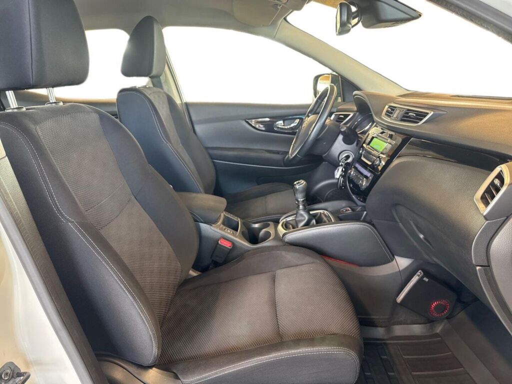 Nissan Qashqai 2016 Metallinhohto Valkoinen