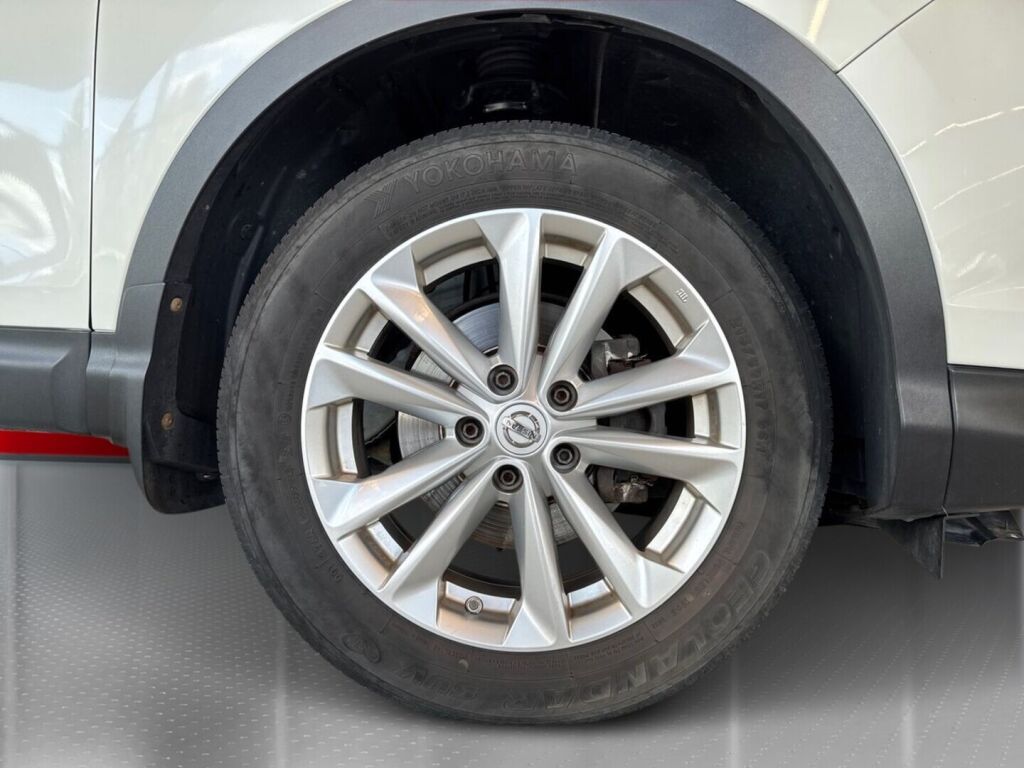 Nissan Qashqai 2016 Metallinhohto Valkoinen