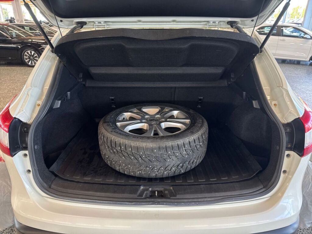 Nissan Qashqai 2016 Metallinhohto Valkoinen
