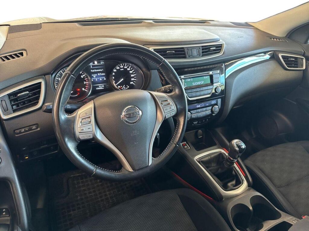 Nissan Qashqai 2016 Metallinhohto Valkoinen