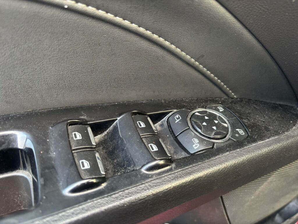 Ford Mondeo 2016 Punainen