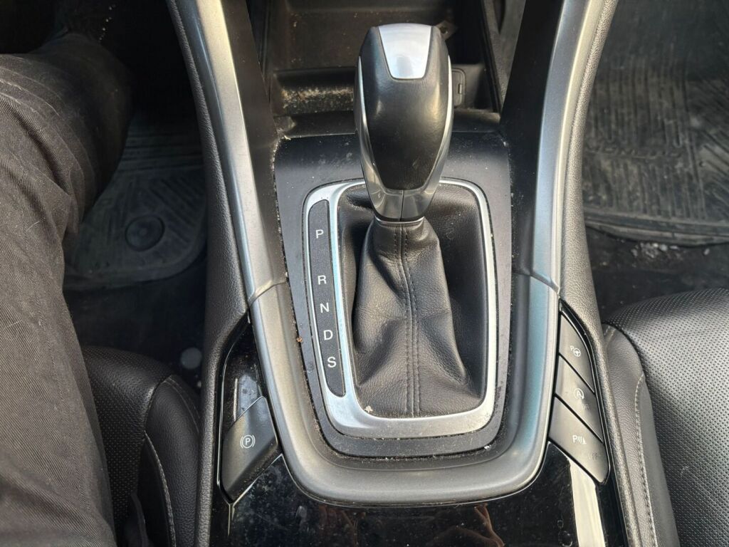 Ford Mondeo 2016 Punainen