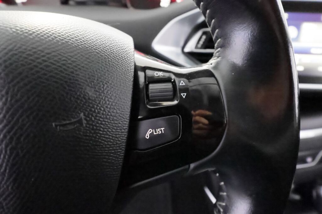 Peugeot 308 2017 Musta